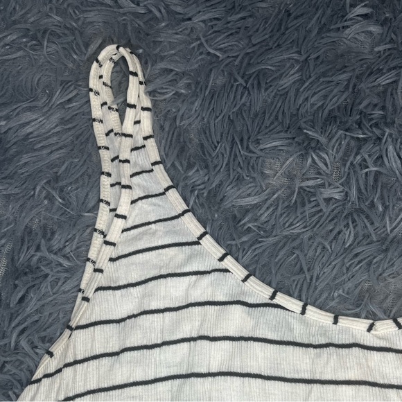 Garage crop top - Picture 2 of 3